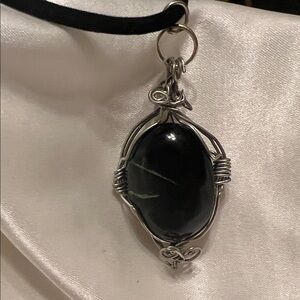 Elegant Black Stone Pendant Necklace